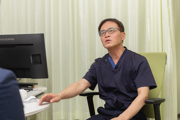 最近、靴がきつい…？もしかして心臓や腎臓からのSOSかも？神戸市の内科専門医が解説する手足のむくみ